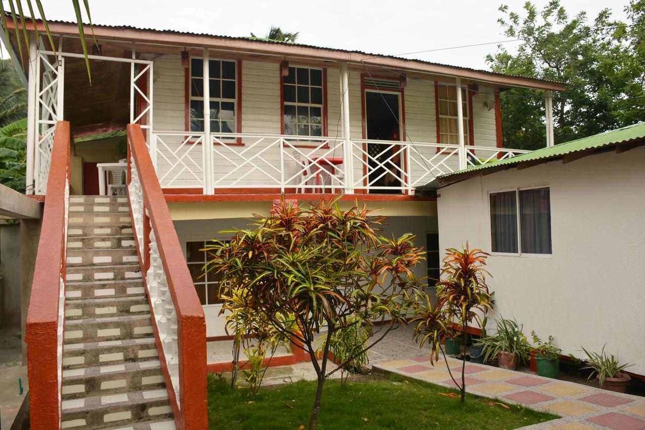 Hotel Posada Valerie à Archibolds Extérieur photo