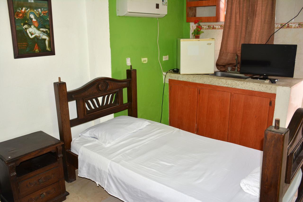 Hotel Posada Valerie à Archibolds Extérieur photo