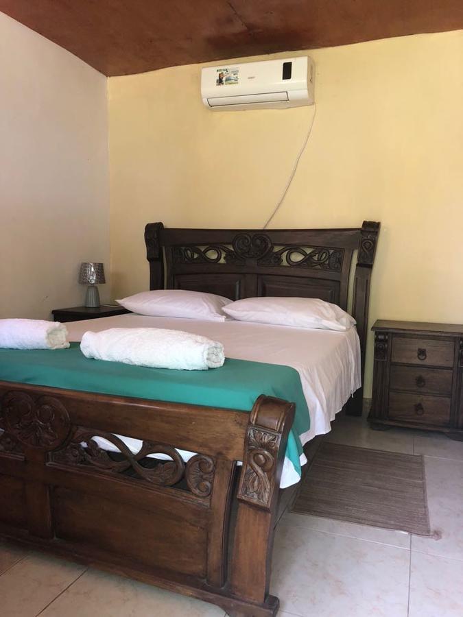 Hotel Posada Valerie à Archibolds Extérieur photo